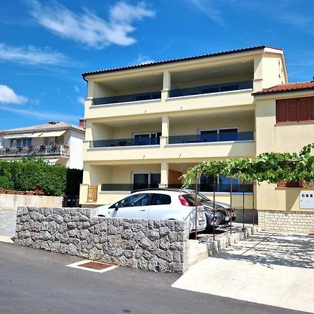 Apartmani Krajinovic Krk Town Exteriör bild