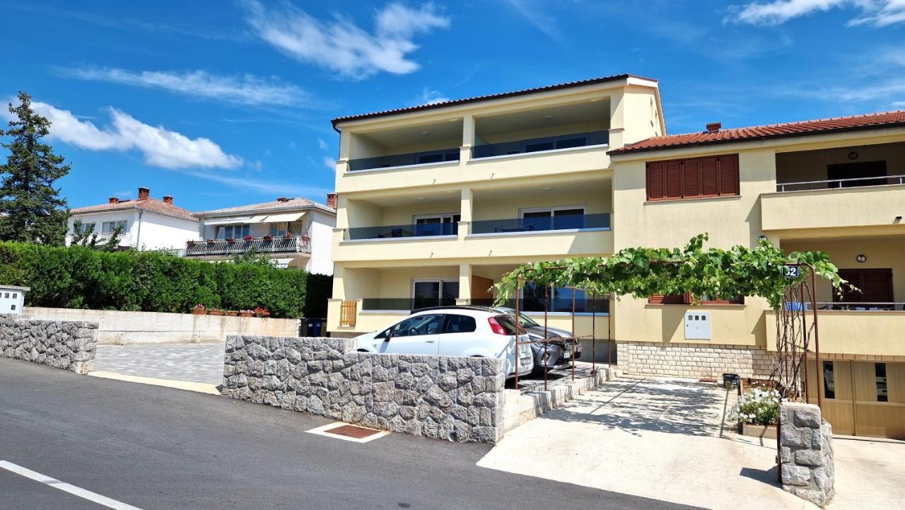 Apartmani Krajinovic Krk Town Exteriör bild
