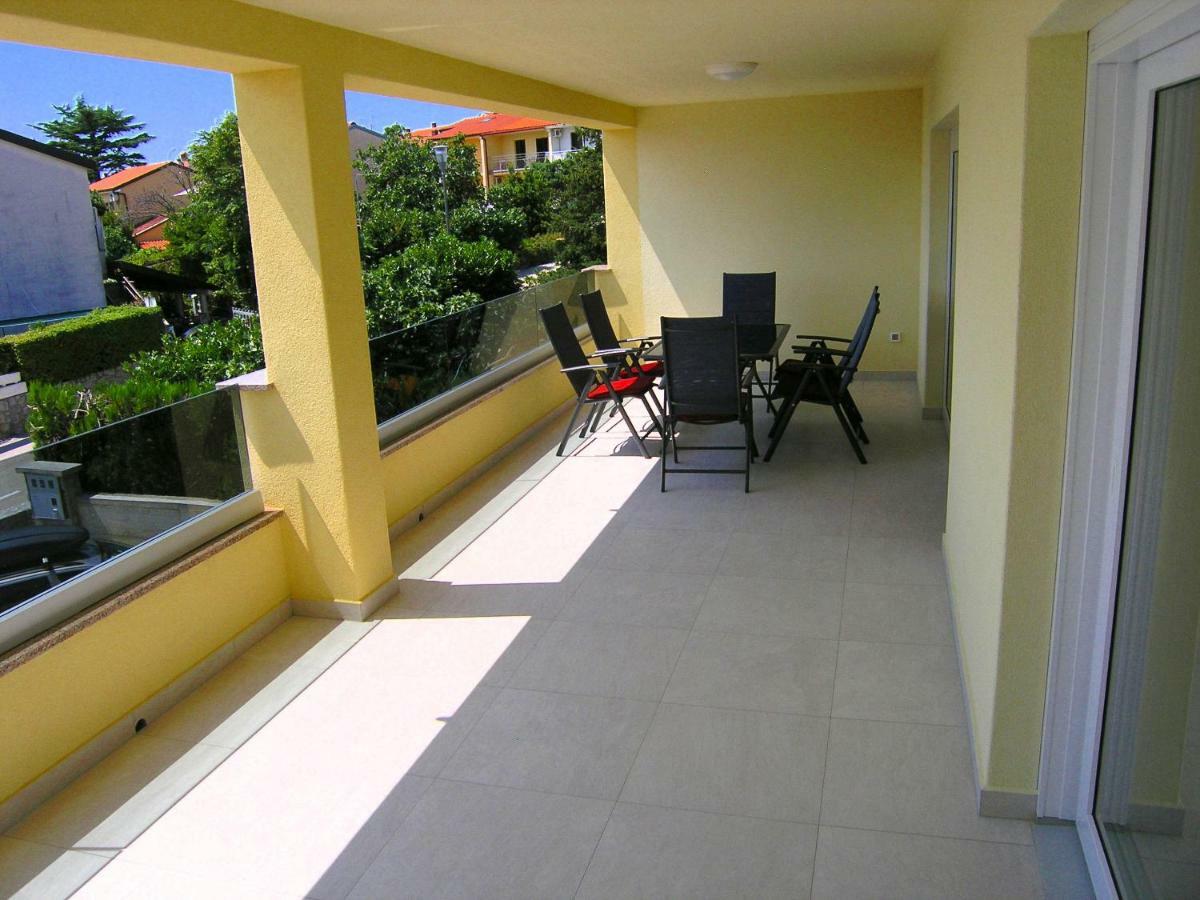 Apartmani Krajinovic Krk Town Exteriör bild