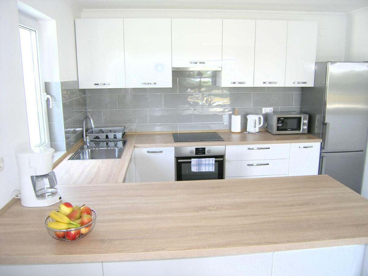 Apartmani Krajinovic Krk Town Exteriör bild