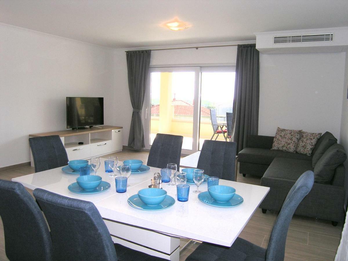 Apartmani Krajinovic Krk Town Exteriör bild