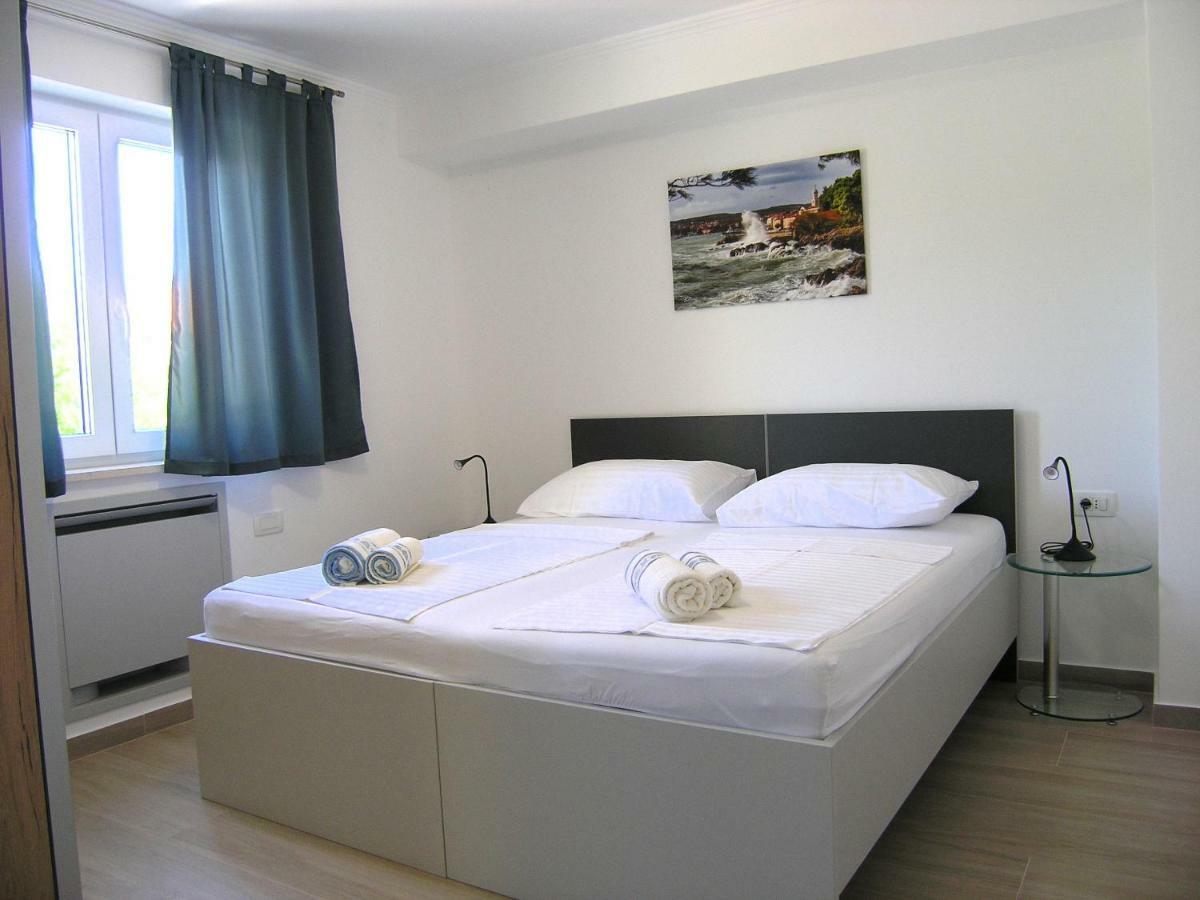 Apartmani Krajinovic Krk Town Exteriör bild