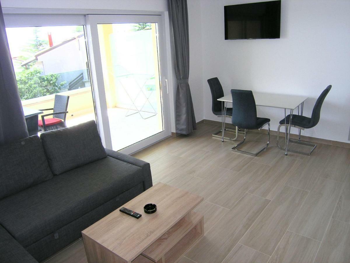 Apartmani Krajinovic Krk Town Exteriör bild